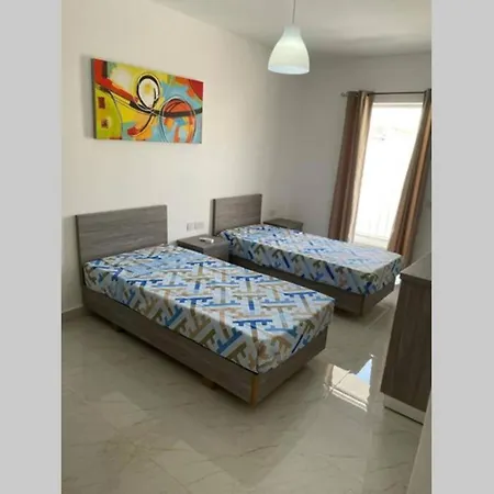 Apartment Lovely And Huge 3 Bedroom With Free Park *